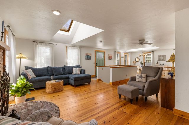 28 Crocker Drive UNIT 4, Hyannis, MA 02601