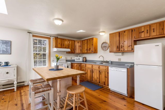 28 Crocker Drive UNIT 4, Hyannis, MA 02601