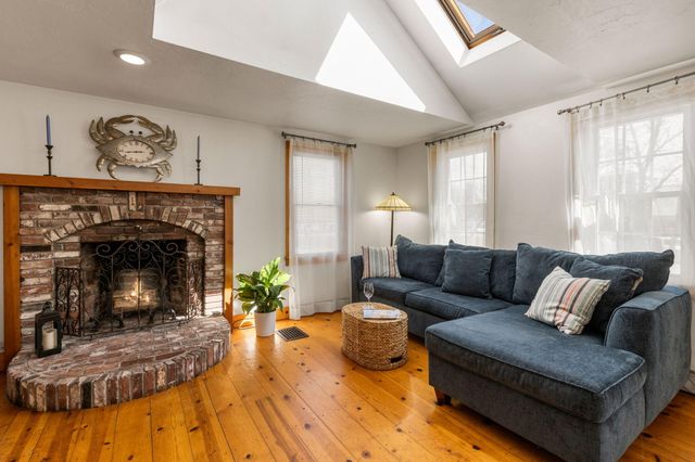 28 Crocker Drive UNIT 4, Hyannis, MA 02601