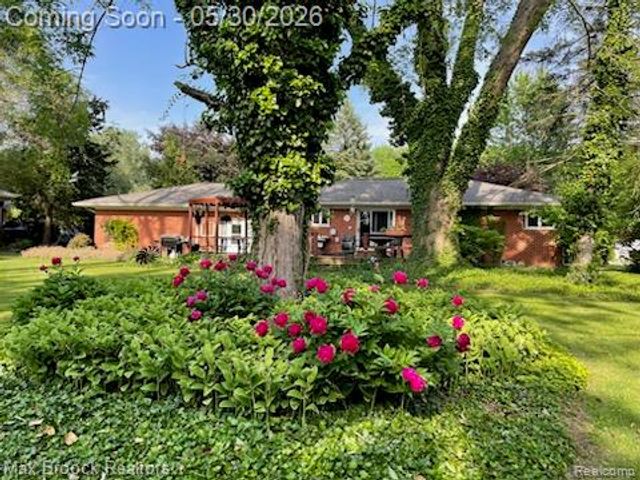 30615 Longcrest Street, Southfield, MI 48076