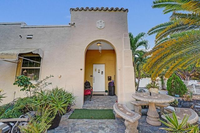 2000 Jackson St, Hollywood, FL 33020