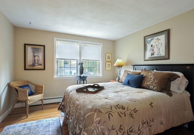 12 Oak Ridge Cir, Weymouth, MA 02188