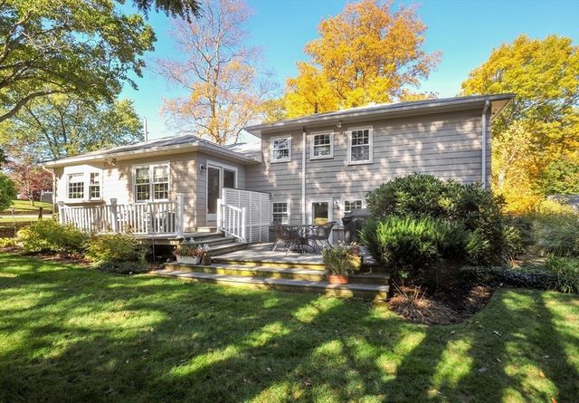 12 Oak Ridge Cir, Weymouth, MA 02188