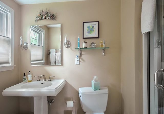 12 Oak Ridge Cir, Weymouth, MA 02188