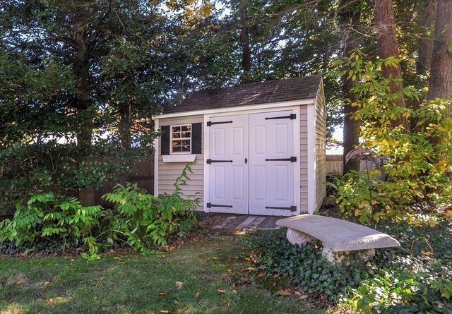 12 Oak Ridge Cir, Weymouth, MA 02188
