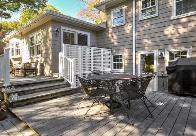 12 Oak Ridge Cir, Weymouth, MA 02188