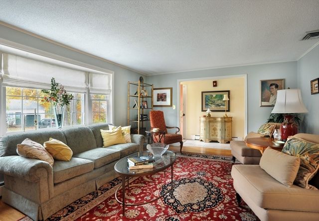 12 Oak Ridge Cir, Weymouth, MA 02188