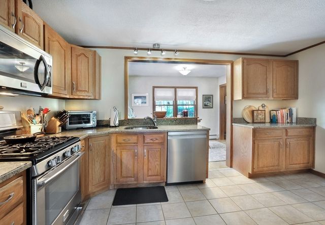 12 Oak Ridge Cir, Weymouth, MA 02188