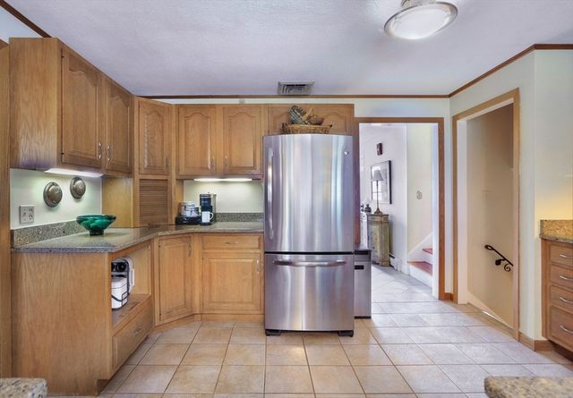 12 Oak Ridge Cir, Weymouth, MA 02188