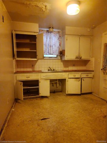 33 Forest Street, River Rouge, MI 48218