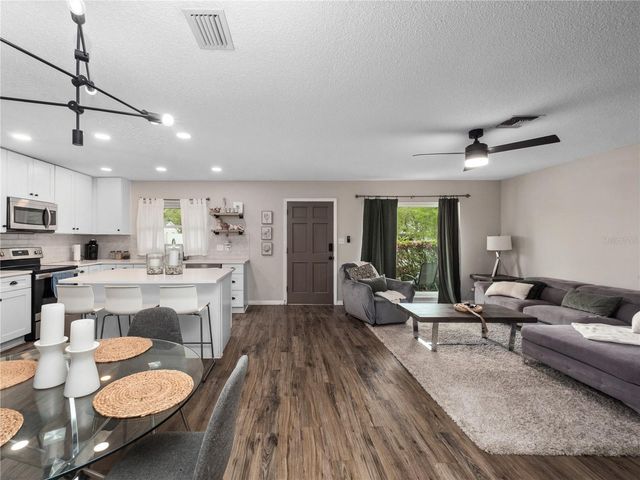 2733 MIDDLE STREET, Orlando, FL 32807