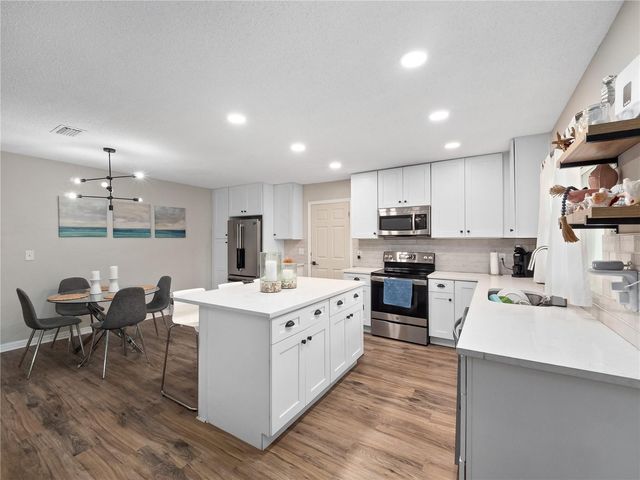 2733 MIDDLE STREET, Orlando, FL 32807