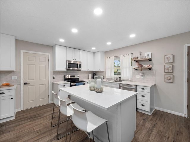 2733 MIDDLE STREET, Orlando, FL 32807