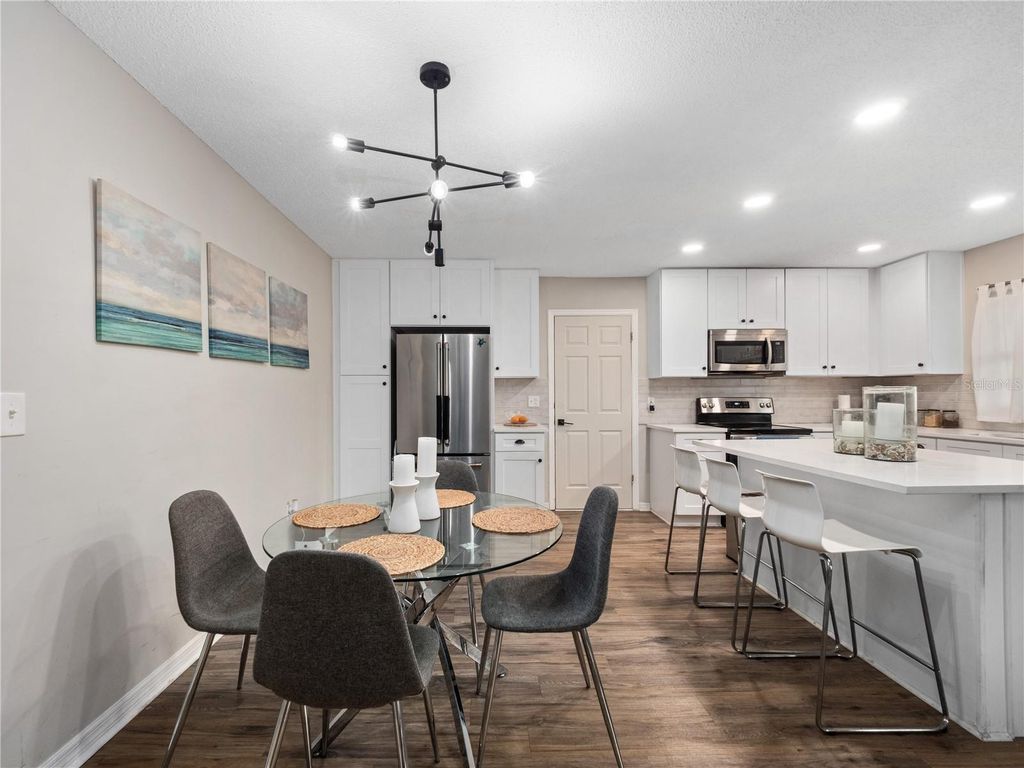 Image 11 of property listing at 2733 MIDDLE STREET, Orlando, FL 32807