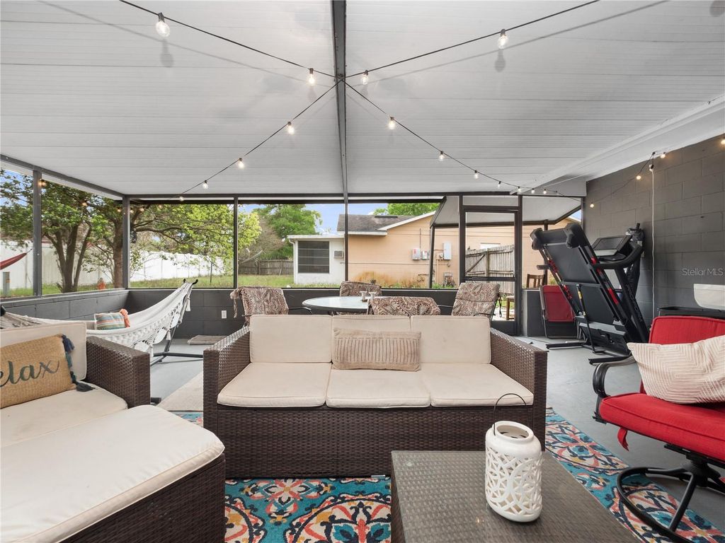 Image 20 of property listing at 2733 MIDDLE STREET, Orlando, FL 32807