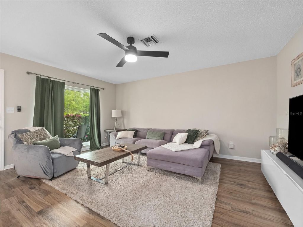 Image 5 of property listing at 2733 MIDDLE STREET, Orlando, FL 32807