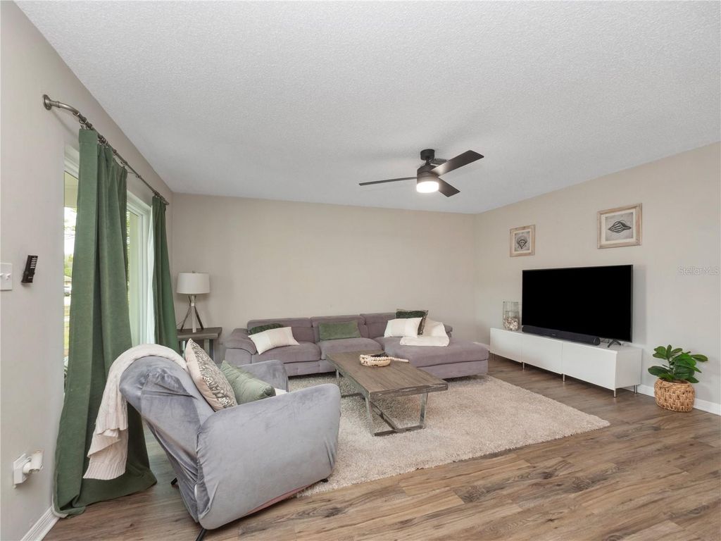 Image 7 of property listing at 2733 MIDDLE STREET, Orlando, FL 32807