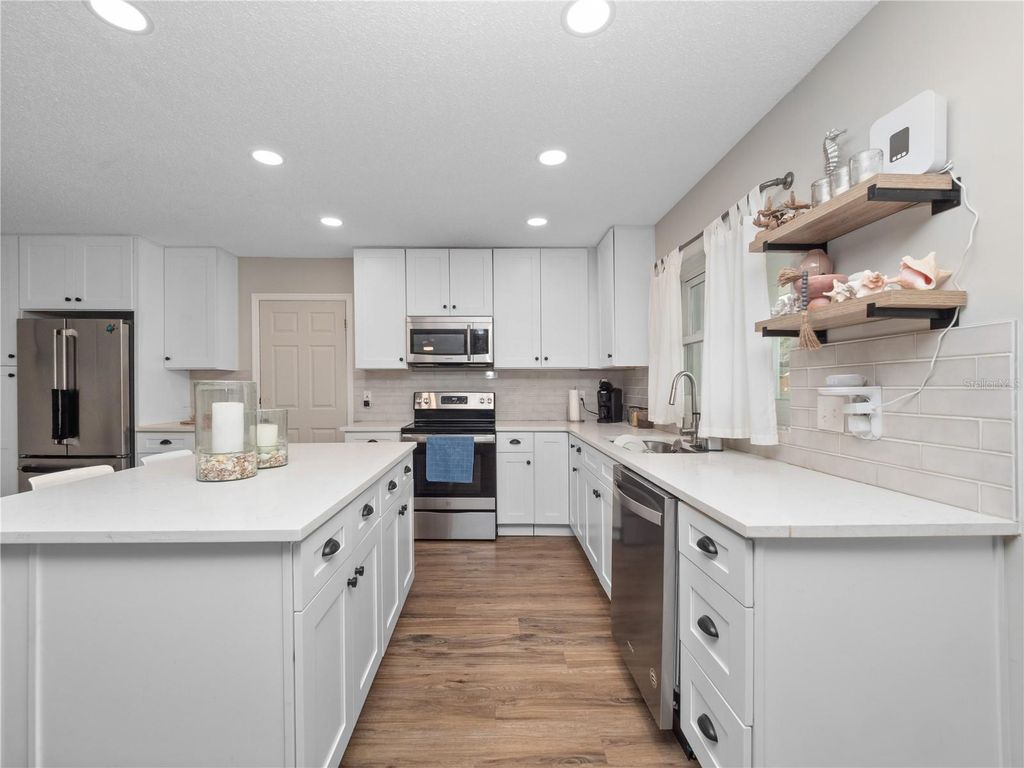 Image 9 of property listing at 2733 MIDDLE STREET, Orlando, FL 32807