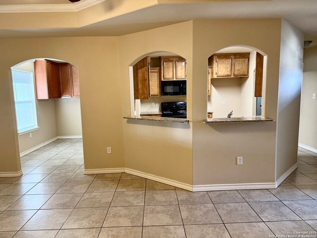 1002 Blue Crest, Beeville, TX 78102