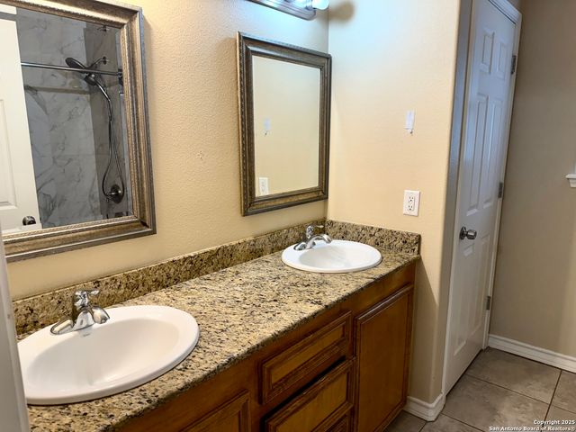 1002 Blue Crest, Beeville, TX 78102