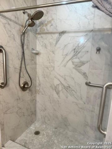 1002 Blue Crest, Beeville, TX 78102