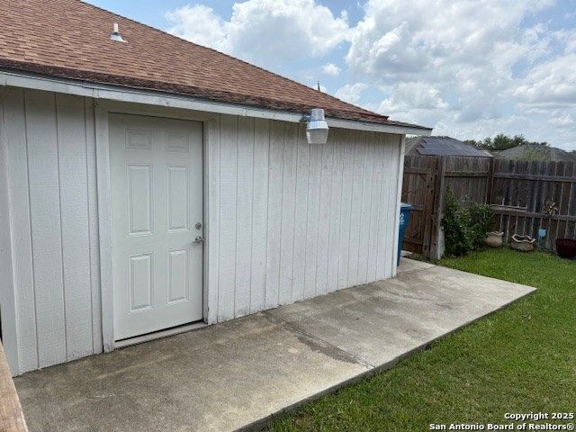 1002 Blue Crest, Beeville, TX 78102