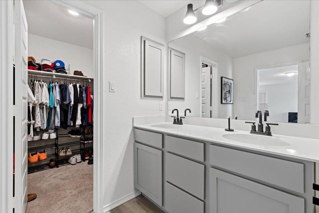 154 Danish Drive DR, Hutto, TX 78634
