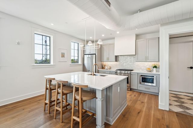 651 King Street, Charleston, SC 29403
