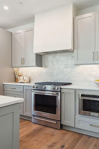 651 King Street, Charleston, SC 29403