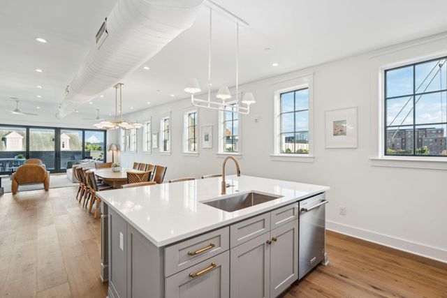 651 King Street, Charleston, SC 29403