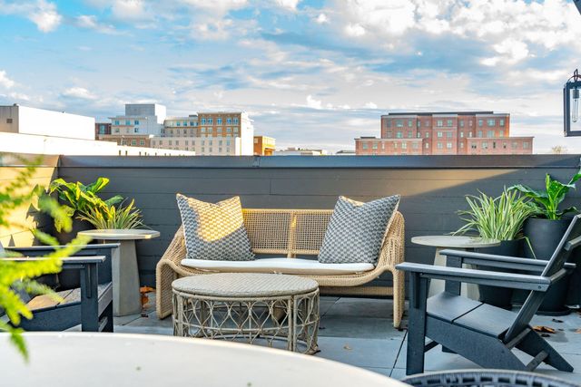 651 King Street, Charleston, SC 29403