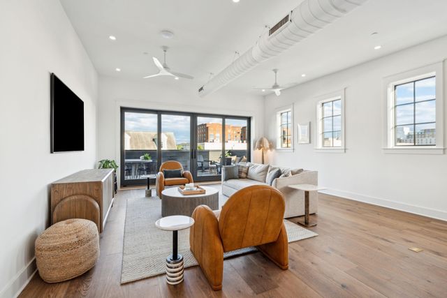 651 King Street, Charleston, SC 29403