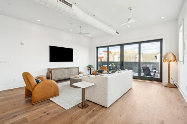 651 King Street, Charleston, SC 29403