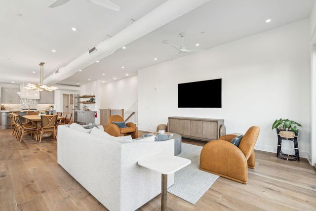 651 King Street, Charleston, SC 29403