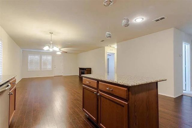 829 Underhill Drive, Arlington, TX 76002