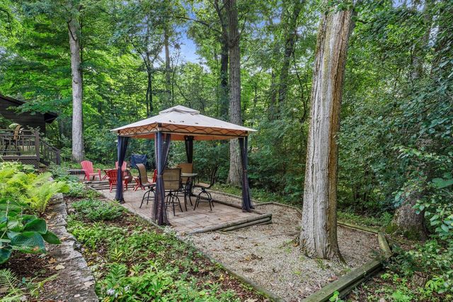 5003 Bluebird LANE, Racine, WI 53406