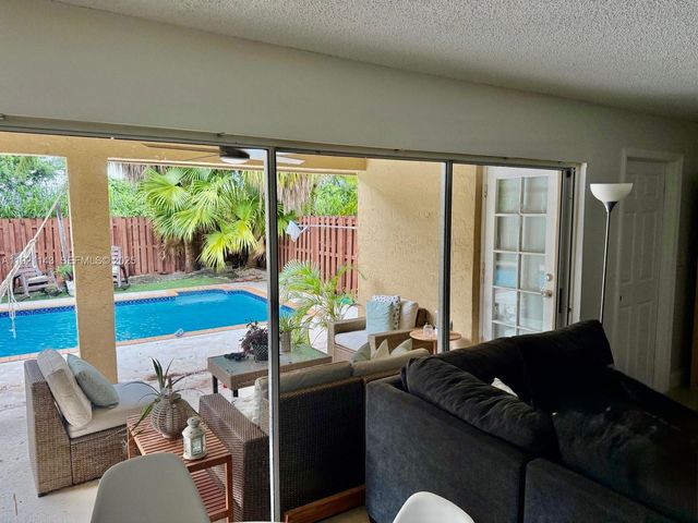 11150 SW 161st Pl, Miami, FL 33196