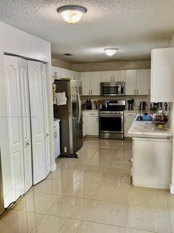 11150 SW 161st Pl, Miami, FL 33196