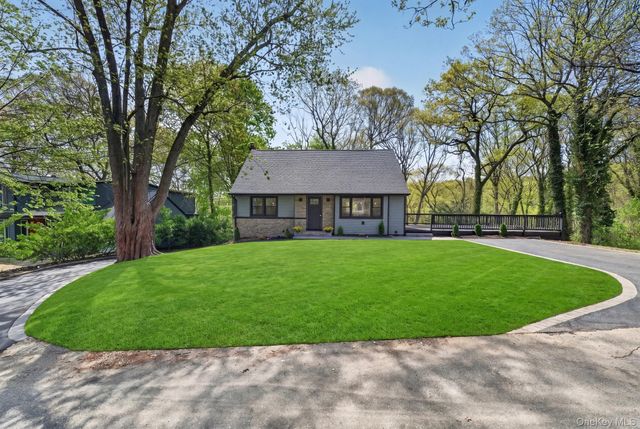 33 Tuscarora Drive, Centerport, NY 11721