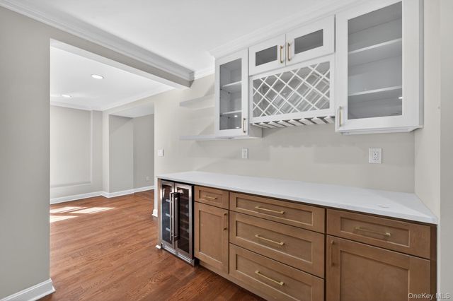 33 Tuscarora Drive, Centerport, NY 11721