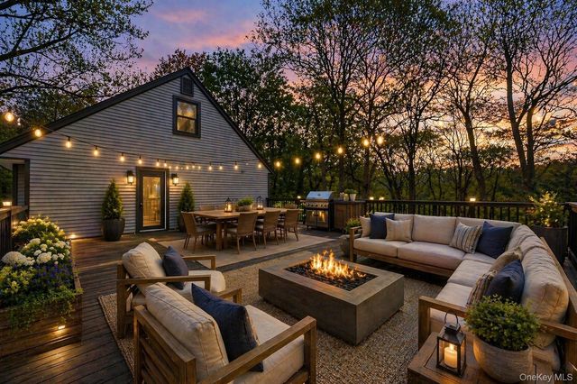 33 Tuscarora Drive, Centerport, NY 11721