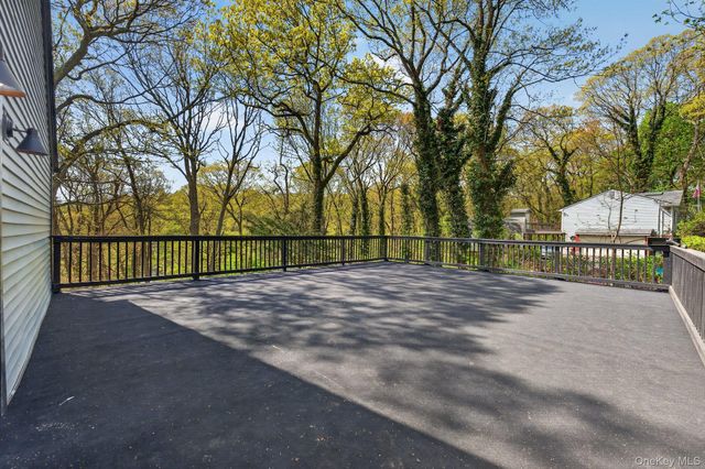 33 Tuscarora Drive, Centerport, NY 11721