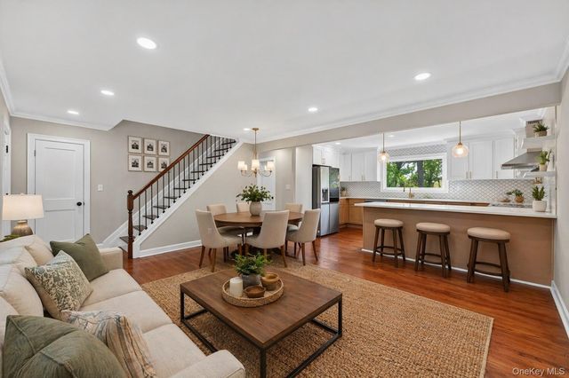 33 Tuscarora Drive, Centerport, NY 11721