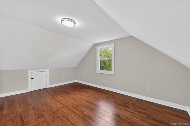 33 Tuscarora Drive, Centerport, NY 11721