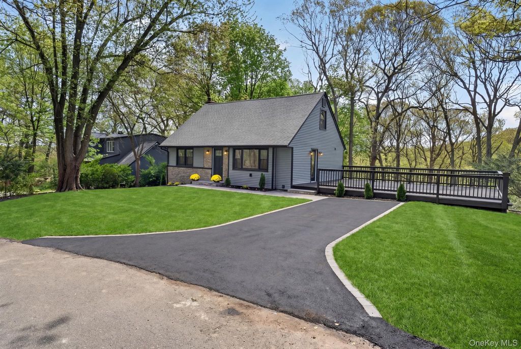 33 Tuscarora Drive, Centerport, NY 11721