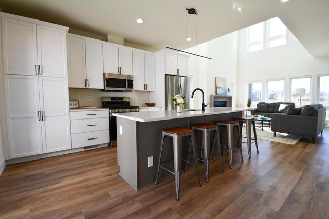 9405 S Cypress PLACE, Oak Creek, WI 53154