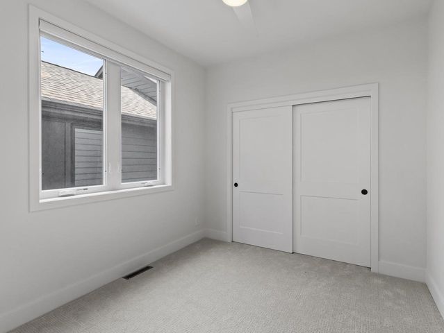 9405 S Cypress PLACE, Oak Creek, WI 53154