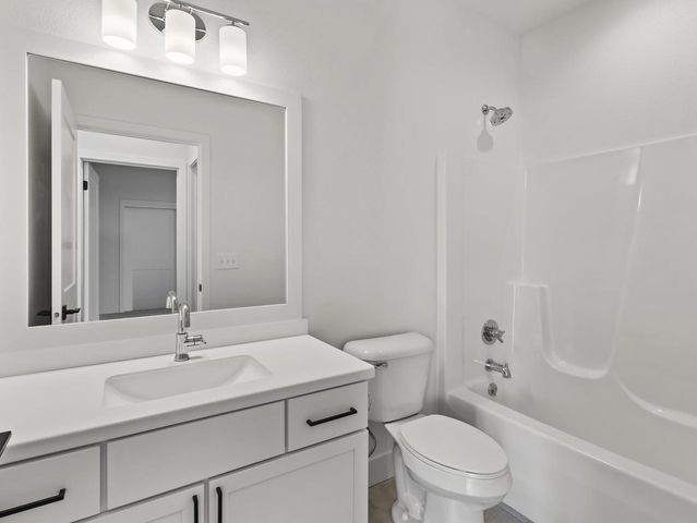 9405 S Cypress PLACE, Oak Creek, WI 53154