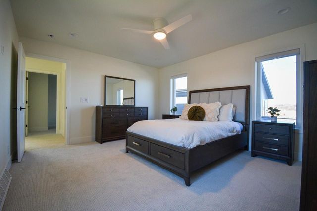 9405 S Cypress PLACE, Oak Creek, WI 53154