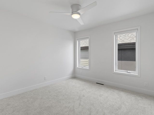 9405 S Cypress PLACE, Oak Creek, WI 53154